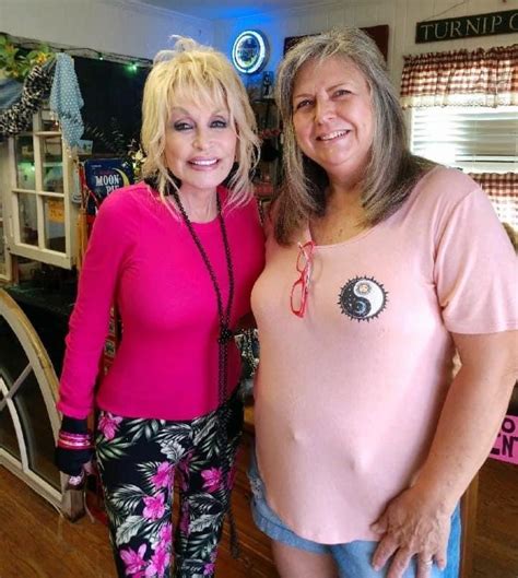 Dolly Parton Goes Antiquing In Middle Tennessee Wkrn News