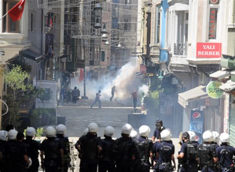 Приведени 18 луѓе во Турција во врска со трагедијата во рудникот близу