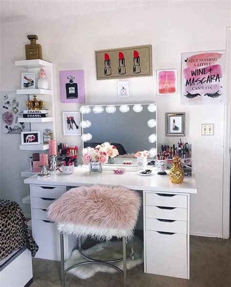 Bedroom decor ideas and designs: pιnтereѕт : @jenιιмarιee ♡ | Vanity room decor, Vanity ...