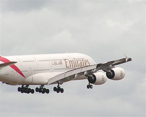 Plane Spotting Emirates Airbus A380 861