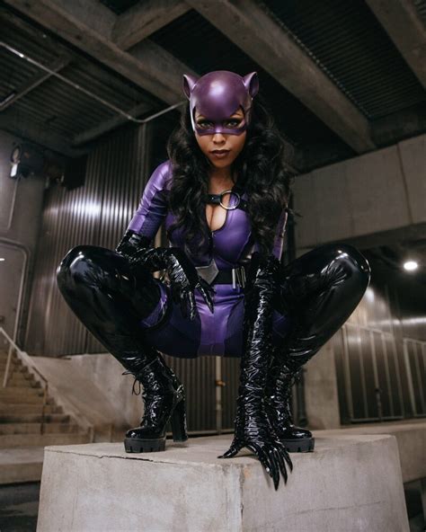This 90s Purple Suit Catwoman Cosplay Is Ready For The Long Halloween Knowledge And Brain
