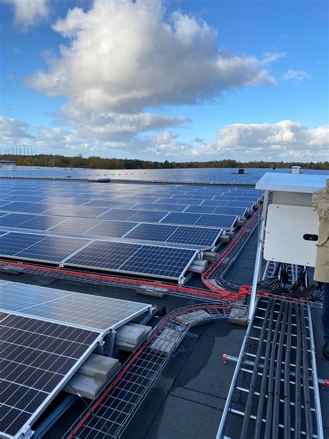 Nordens största solcellsanläggning på tak väcker EU:s intresse | Soltech