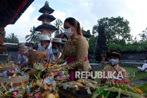 Perayaan Hari Raya Galungan Di Jembrana Bali Republika Online