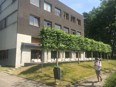 Toch moeten we ons aan de basisregels blijven houden, zei hij. Terras Esplanade blijft ondanks versoepelingen nog even ...