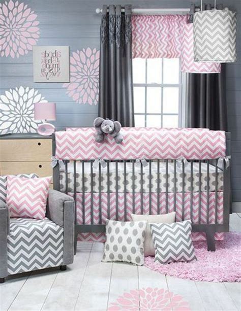 Babymöbel, babybetten, teppiche, lampen und viele ideen für die einrichtung des eine der schönsten aufgaben ist es, dem nachwuchs ein schönes babyzimmer einzurichten. Babyzimmer Mädchen Ideen Grau Rosa / Skandinavisches ...