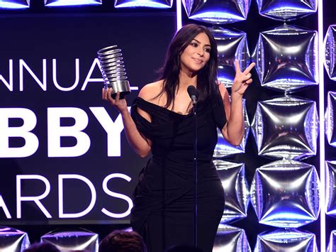 kim kardashian west wins break the internet award gives five word speech on nude selfies