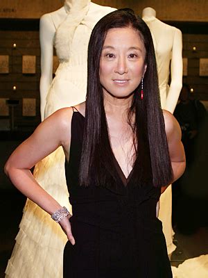 Vera wang has created a unique aspirational world that alludes to sensuality. Вера Вонг свадебные платья