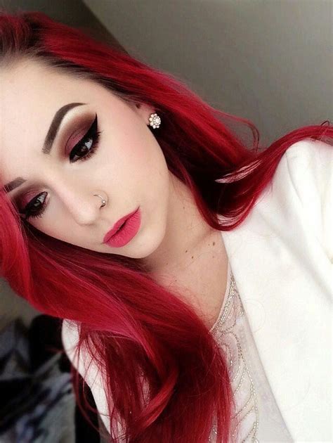 If it's a bright blue, you'll want a subtle, earthy color for your eyes and a neutral nude for your lips. Makeup Ideas For Blue Eyes And Red Hair - Makeup Vidalondon