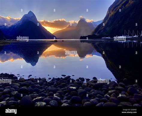 Milford Sound Sunset New Zealand Stock Photo Alamy