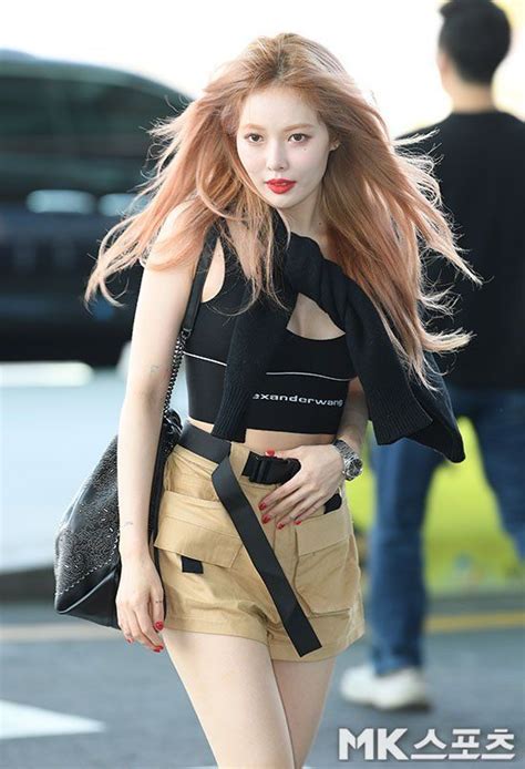 Hyuna Is Ready For Summer At The Airport In Shorts Netizen Buzz Hyuna