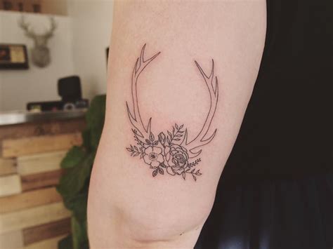 Jess Chen On Instagram “delicate Antlers For Hayliennn ” Antler Tattoo Antler Tattoos