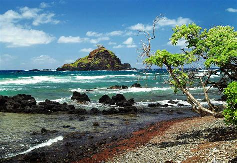 Koki Beach A Quaint Red Sand Beach In East Maui Hawaii Only In Hawaii