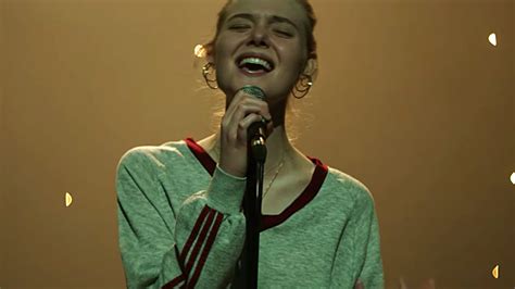 Elle Fanning Sings Robyns Dancing On My Own In Teen Spirit Clip