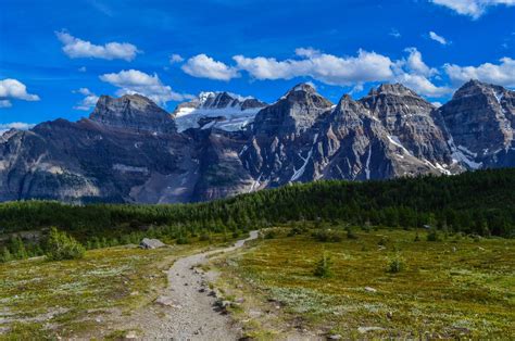 Hiking Through The Valley Of The Ten Peaks Banff Np Canada Oc