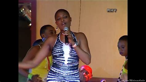 Cindy Le Coeur Chante Koffi Olomide Concert Youtube