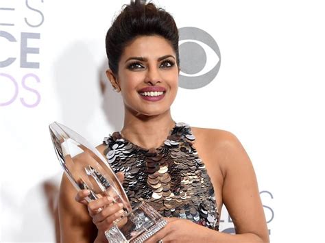 Priyanka Chopra Bags Peoples Choice Award For Quantico Thanks Fans Hindustan Times