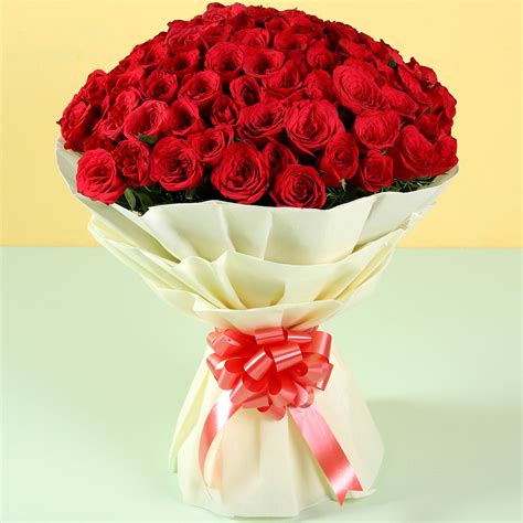 Grand Romance 100 Red Roses Bouquet Tsara