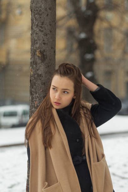 Young Ukranian Girl Models Standing At Park Of Lviv Ukraine Banque Dimages Et Photos Libres De