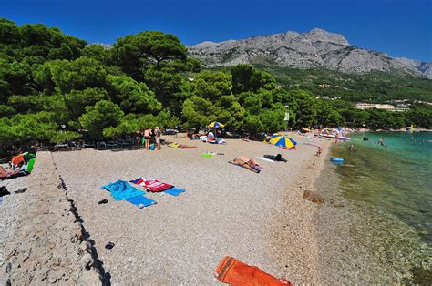 Chorwacja słynie szczególnie z plaż żwirowych, kamienistych i skałek. Top 10 - najładniejsze plaże w Chorwacji » Cromania.pl
