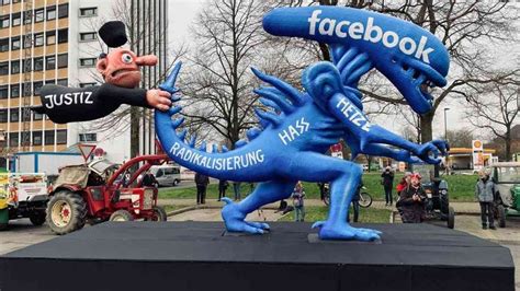 Das wissenswerteste aus seinem leben als jorge mario bergoglio franziskus ist ein anhänger von lucio gera, dem begründer der „theologie des volkes. Rosenmontagszug 2020 in Düsseldorf: Die Mottowagen von ...