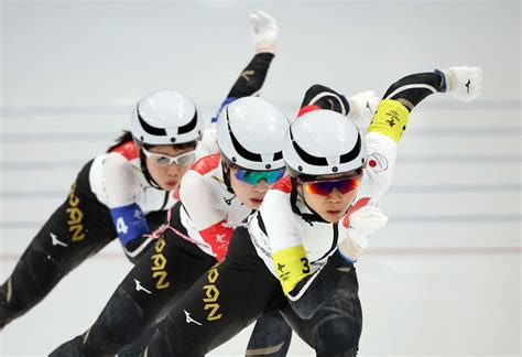 olympics speed skating japan to face canada in women s team pursuit final