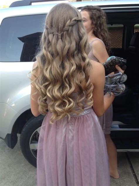 The graduation day hairstyles must be simple, chic, elegant and glamorous. Best Hairstyles ღ on | Simple prom hair, Prom hairstyles ...