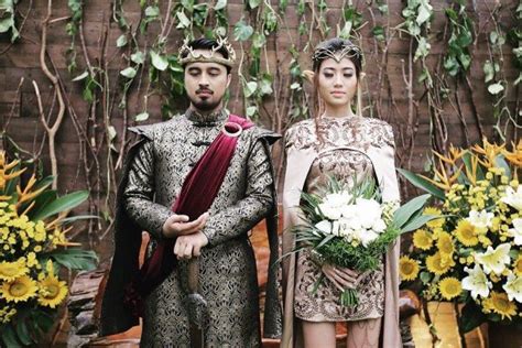 Baju pengantin kekinian photo below, is section of baju pengantin kekinian post which is listed within gaun pernikahan, baju pengantin kekinian, gaun pengantin kekinian, model baju pengantin kekinian and posted at october 18, 2020. Gaya Foto Pernikahan Unik - gaya selfie kekinian
