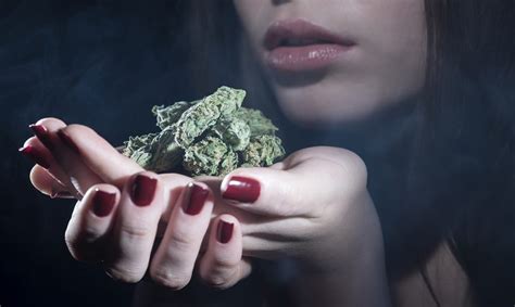 10 Reasons Why Girls Who Smoke Weed Make Perfect Girlfriends Evolve Me