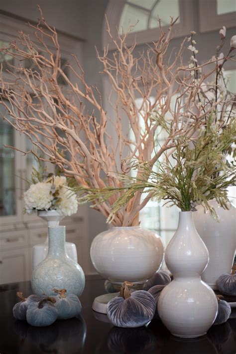Apr 22, 2021 · during the last months of the gardening year, the color palette is more limited than in spring and summer, so texture becomes key. How to Decorate a Centerpiece for Round Dining Room Table