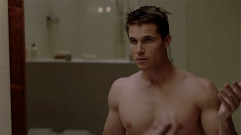Alexis Superfans Shirtless Male Celebs Robbie Amell Shirtless In Upload Seaso Daftsex Hd