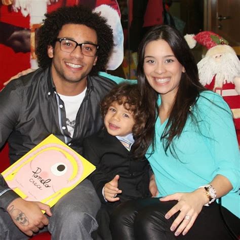 Feito de viagem, humor, amigos, futebol, pizza, carne e osso. Marcelo wife Clarisse Alves ~ Picture World