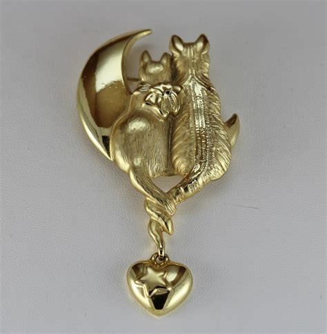 Large Vintage 1980s Ajc Cattails Gold Tone Brooch With Dangle Heart Charm