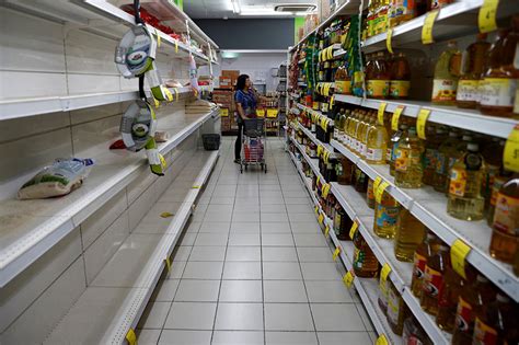 One year after singapore confirmed its first case of the disease, here's a look at the milestones in the nation's response to the pandemic. Panic-buying hits Singapore after virus alert raised | ABS-CBN News