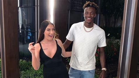 Zwemster femke heemskerk (31) is engaged to her friend guido frackers. tammy-abraham-leah-monroe - Spelersvrouw.nl