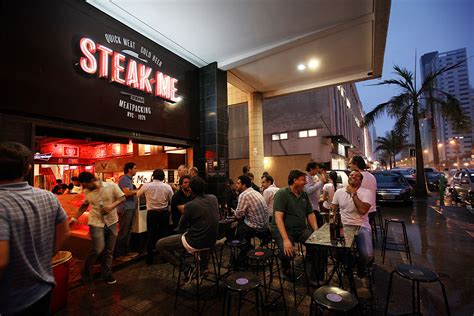 With 25 years of experience in hr, we are. Steak Me restaurant branding - Grits & Grids