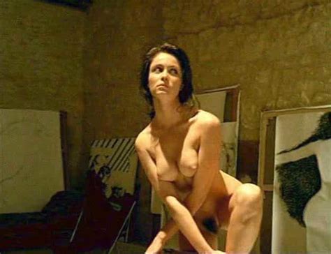 Le Petit Cochon Emmanuelle Béart modèle nue et sensuelle dans La