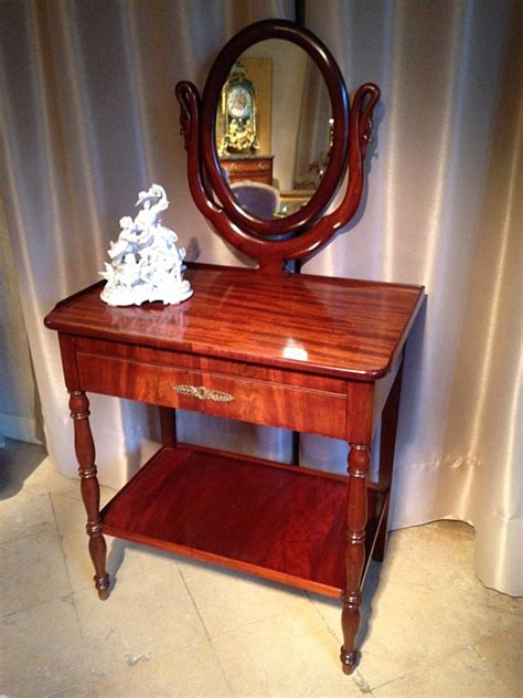 Nous nous engageons dans le meilleur produit dans votre budget. Table de toilette Psyché acajou époque Restauration XIXe ...