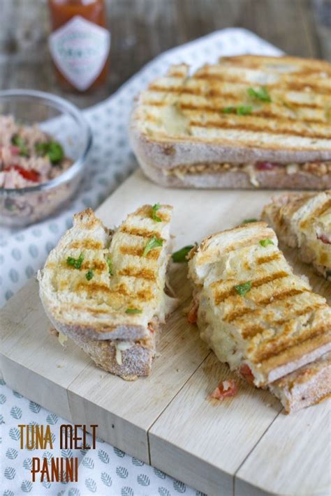 Its simple and easy, and the ingredients are easy to find! Tuna melt panini - Brenda Kookt!