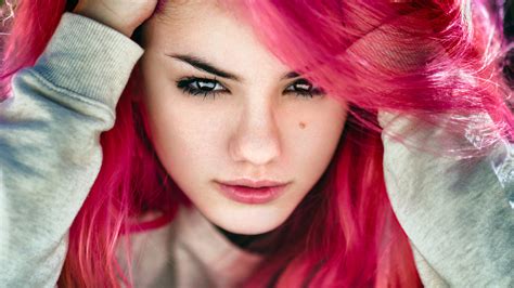 Wallpaper Delaia Gonzalez Women Model Dyed Hair Looking At Viewer