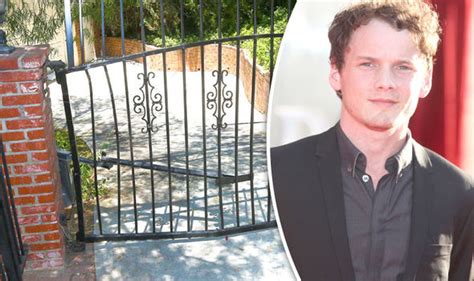 Anton Yelchin Dead Actor S Bent Security Gate Pictured After His Tragic Death Celebrity News