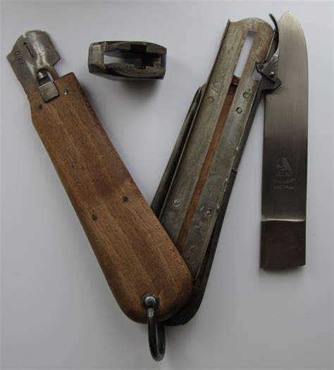 Gravity is a fundamental force in nature, but it's very much a mystery to scientists. Luft Gravity knife