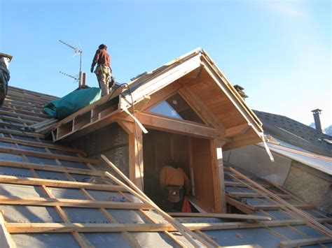 Cette forme vous offre la possibilité d'installer un petit balcon devant la fenêtre. Rénovation thermique à Briançon