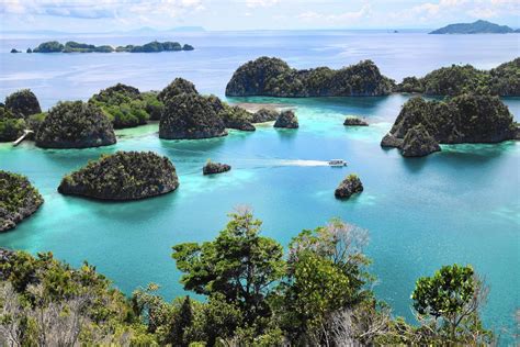 Paradise Takes Many Forms On This Indonesian Archipelago Chicago Tribune