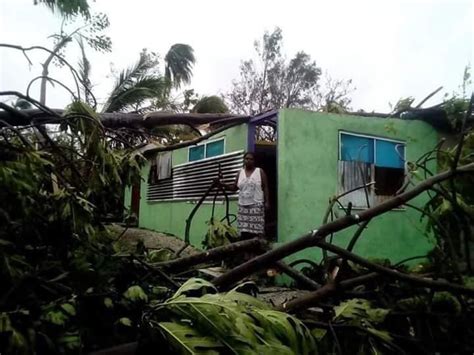 The sizes of these cyclones range from 1,500 miles (2,400 kilometers) to 1,740 miles (2,800 kilometers). Pacifique : La deuxième ville du Vanuatu dévastée par le ...