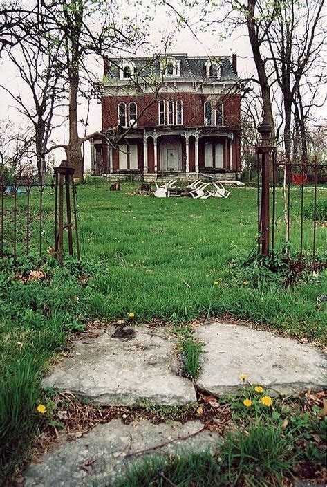 The Story Behind Illinois Most Haunted House Will Give You Nightmares