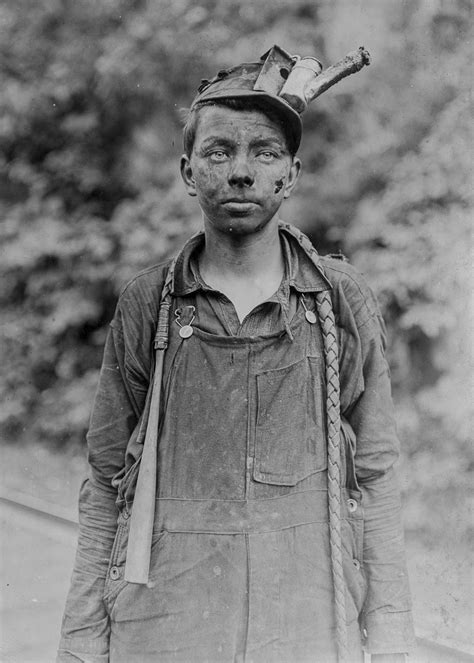 Child Labor In America 25 Amazing Vintage Photographs That Show Boys