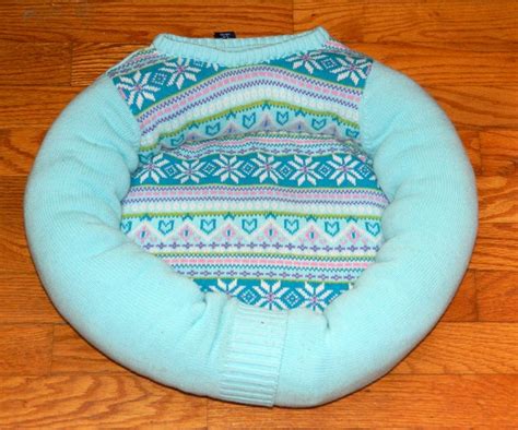 Delightful Pet Bed Made From Sweaters The Owner Builder Network