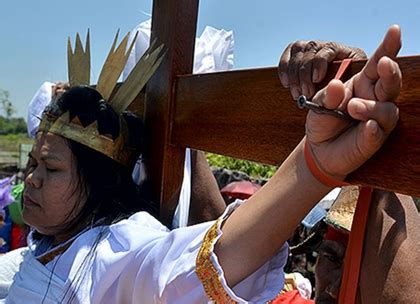 Filipino Woman Nailed On Cross Eveintheworld Com