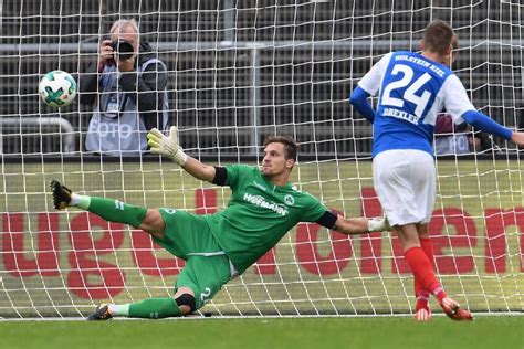Check how to watch holstein kiel vs darmstadt live stream. Holstein Kiel: Bringt Drexler die KSV in Fürth auf Kurs ...