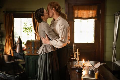 official photos and synopsis from ‘outlander episode 511 “journeycake” outlander tv news